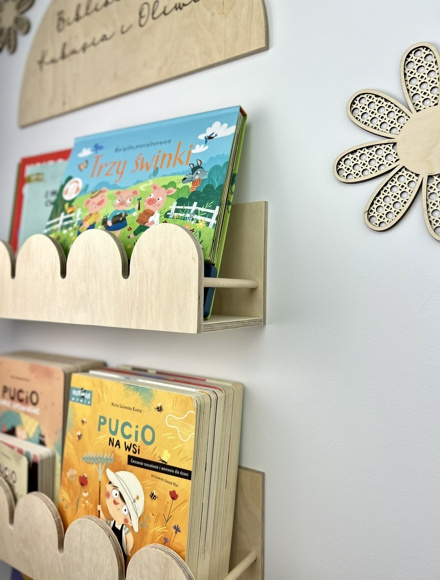 Biblioteczka naścienna